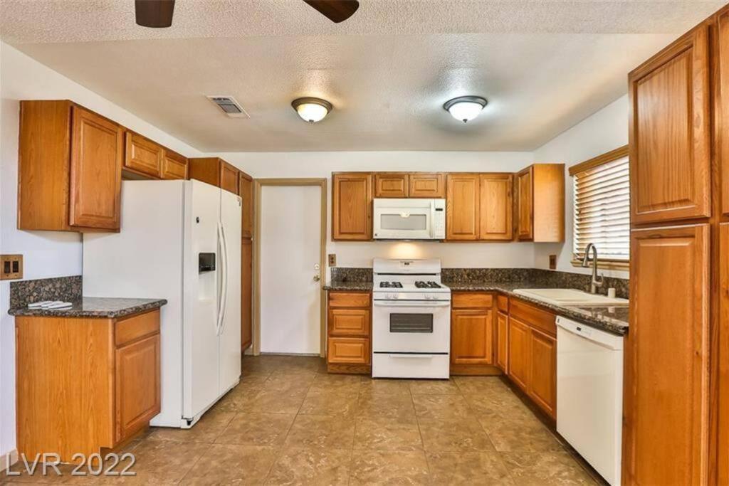Centrally Located Spacious Vacation Hom 13 M Strip Лас Вегас Екстериор снимка