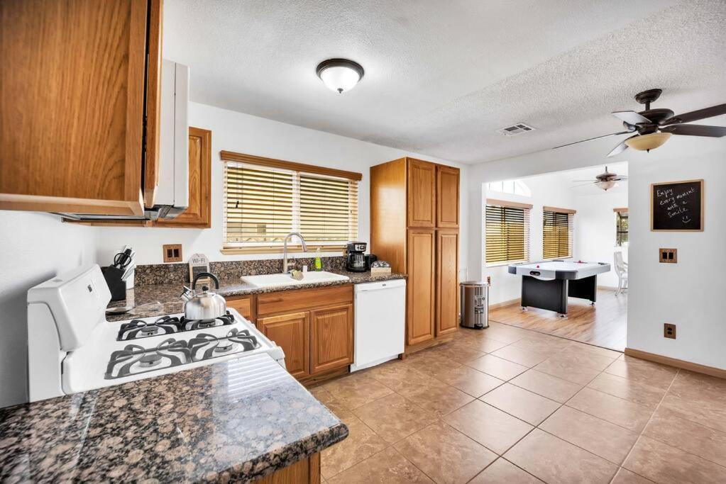 Centrally Located Spacious Vacation Hom 13 M Strip Лас Вегас Екстериор снимка