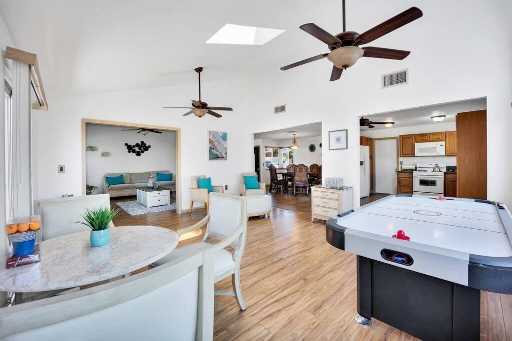 Centrally Located Spacious Vacation Hom 13 M Strip Лас Вегас Екстериор снимка